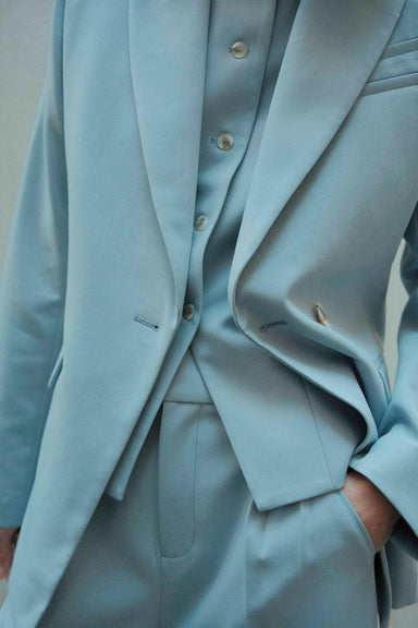 SKYLINE BLAZER | POWDER BLUE - THIRD FORM